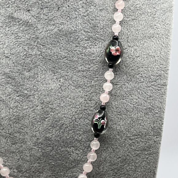 Beautiful Carved Rose Quartz Beaded Necklace With Art Glass Flower Beads - Picture 4 of 7